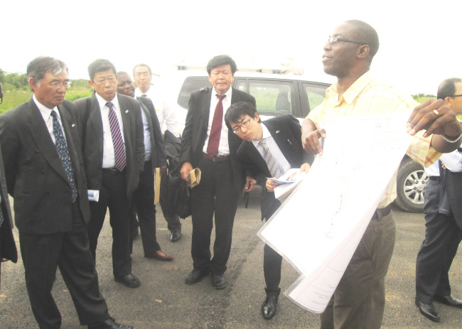 LUSAKA South Multi-Facility Economic Zone (MFEZ) chief surveyor Christopher Sinyangwe addresses the Japanese Investment and Trade mission delegation which included Japanese Ambassador to Zambia Kiyoshi Koinuma and Japanese Chamber of Commerce and Industries in South Africa vice chairman Hiroshi Okado during the conducted tour of the MFEZ last week. LUSAKA South Multi-Facility Economic Zone (MFEZ) chief surveyor Christopher Sinyangwe addresses the Japanese Investment and Trade mission delegation which included Japanese Ambassador to Zambia Kiyoshi Koinuma and Japanese Chamber of Commerce and Industries in South Africa vice chairman Hiroshi Okado during the conducted tour of the MFEZ last week.