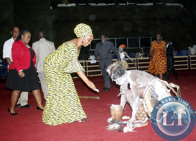 Golden Jubilee celebrations organisaing committee chairperson Mulenga Kapwepwe presents a token of appreciation to one of the dancers from the Ng'ombe PTA troupe