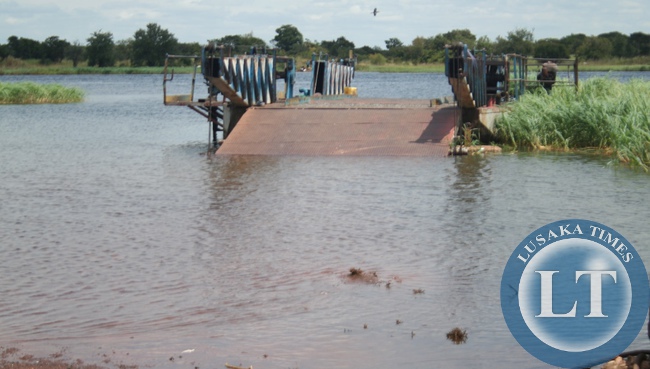 People of the newly created Ngabwe District in Central Province are facing difficulties crossing the Kafue River due to non functional Pontoon which is packed due to high water levels in the River