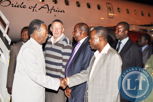 President Sata shaing hands with Justice Minister Wynter Kabimba