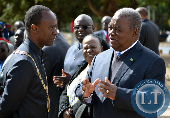 PFormer President Rupiah Banda (right) talks to Lusaka Mayor Mulenga Sata (left) as Speaker of the National Assembly Patrick Matibini and Acting Chief Justice Lombe Chibesakunda look on at the freedom statue.