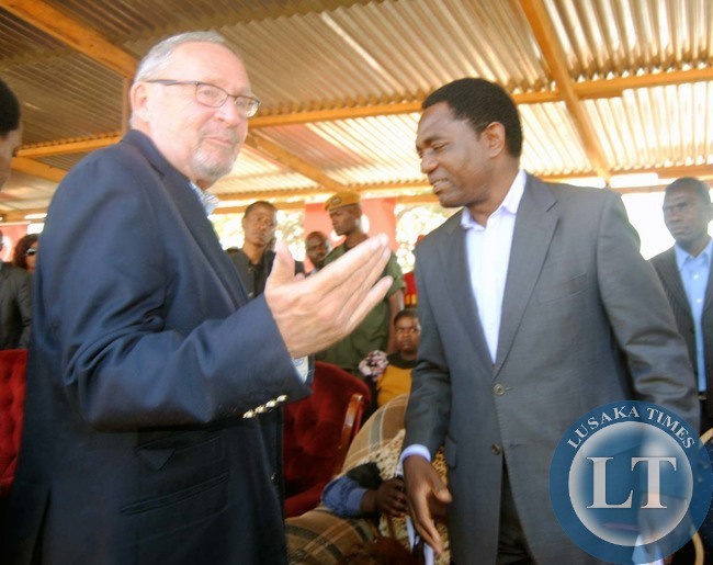 Vice President Guy Scott with Lwiindi Gonde traditional ceremony patron Hakainde Hichilema during the Lwiindi Gonde traditional ceremony in Monze Vice President Guy Scott with Lwiindi Gonde traditional ceremony patron Hakainde Hichilema during the Lwiindi Gonde traditional ceremony in Monze