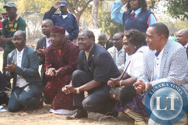 -HOME Affairs minister Dr Ngosa Simbyakula (third from left) with Chavuma district commissioner Lawrence left and Brig.Gen Kenneth Kankinza and Zambezi DC Cathrine Mukuma paying a courtesy call on senior chief Ishindi of Zambezi during this year’s celebrations of Lunda Lubanza traditional ceremony held at Mukanda Nkunda palace in Zambezi on Saturday.