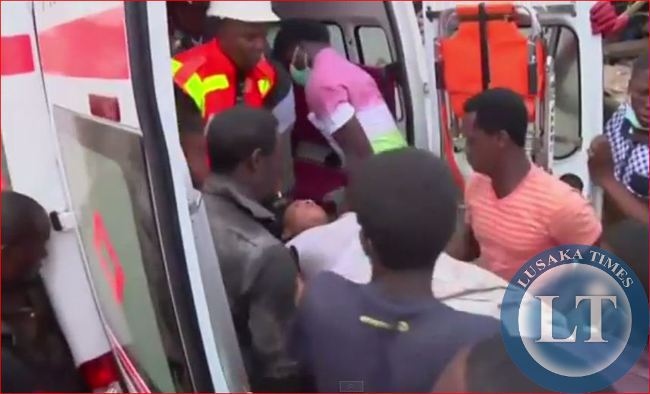 Survivors pulled from the rubble.Picture courtesy of Ihechukwu Njoku