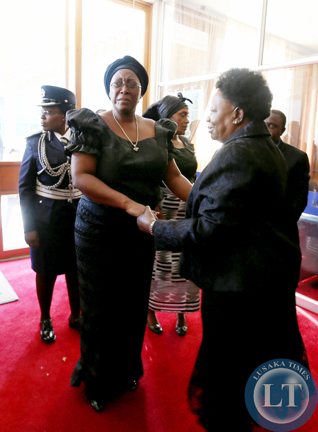Dr Christine Kaseba Sata greets Supreme Court LombeChibesakunda at Mulungushi hall during the Body Viewing Ceremony - Picture by Eddie Mwanaleza/Statehouse 02-11-2014.