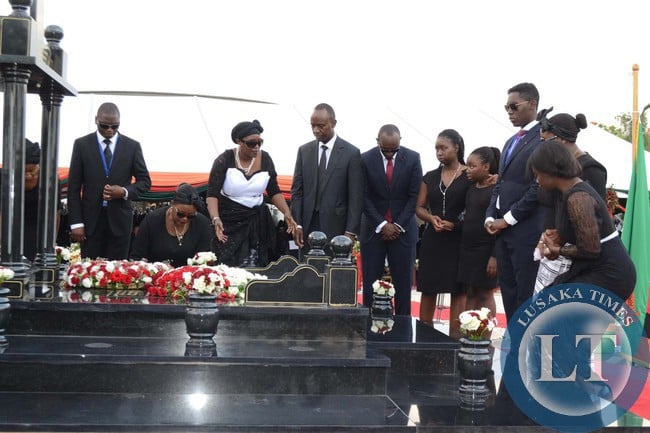 Sata's children after laying wreaths
