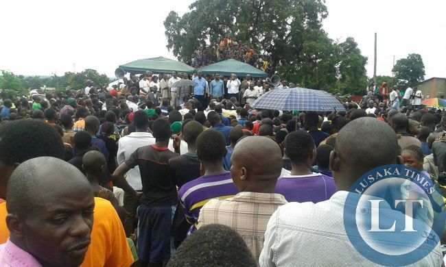 Addressing crowds at an impromptu rally in Chililabombwe
