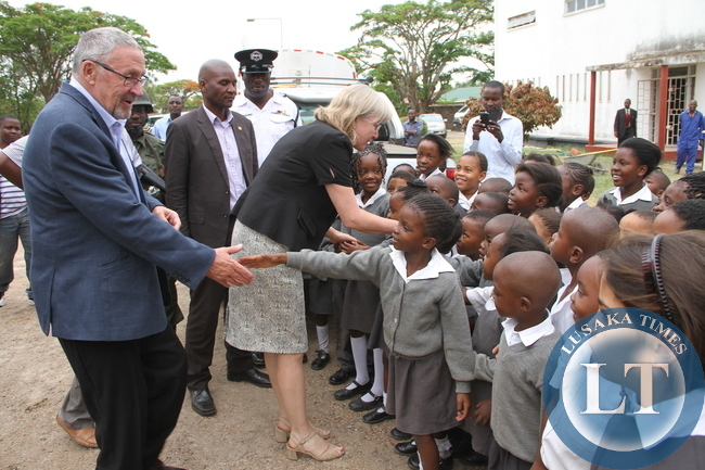 Acting President Dr Guy Scott greets Kabwe Trustee school shortly before departure for Lusaka