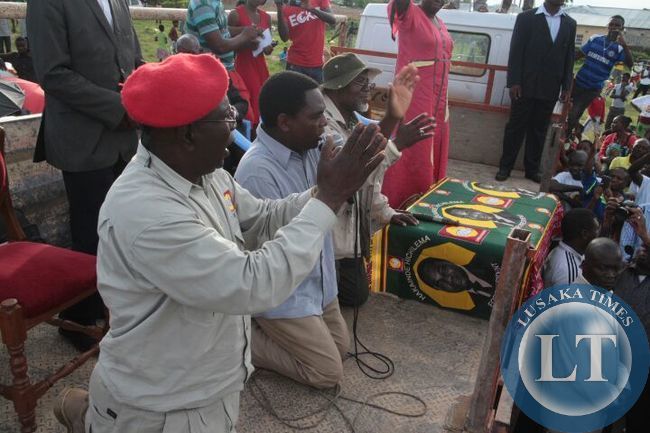 Mansa rally kneeling