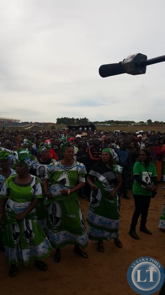 Crowd at the beginning of PF rally