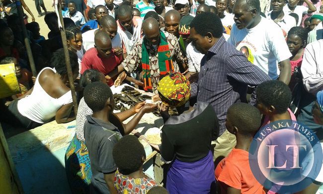 Visiting the market, listening to the people’s concerns