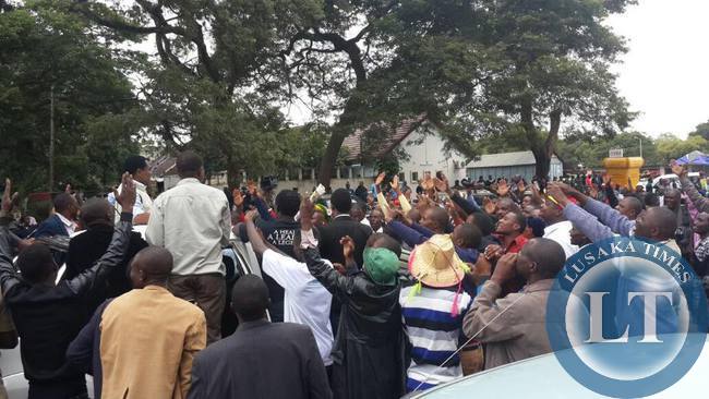 UPND supporters throng UPND president Hakainde Hichilema at Woodland Police station.