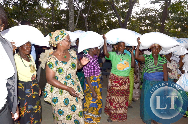 FIRST LADY DONATES MEALIE MEAL TO WIDOWS IN KATETE 01