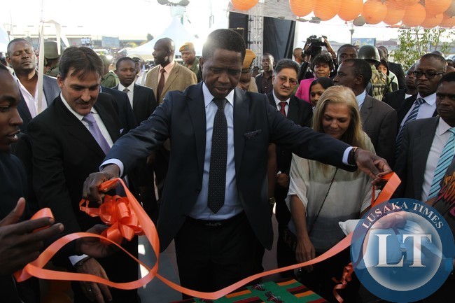 President Edgar Lungu unveil the plaque to officially open the Embassy Shopping Mail in Makeni