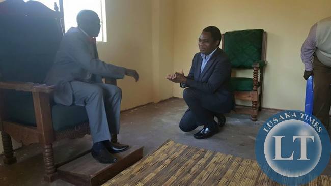 HH kneels to greet MwineLubemba