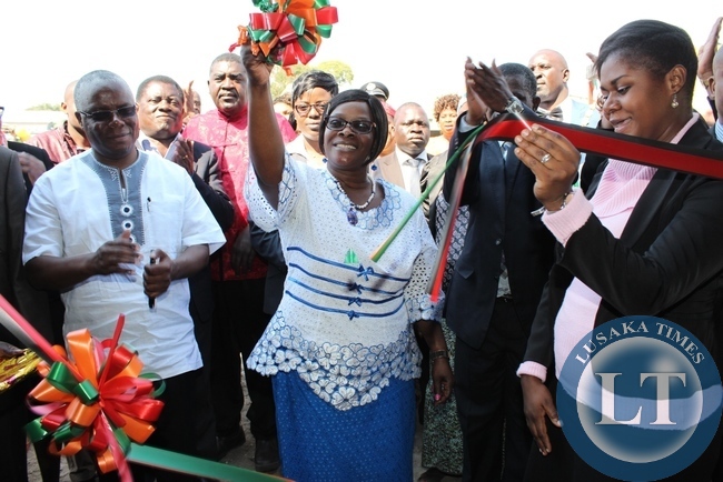 First Lady Esther Lungu (c) cuts the ribbon to officially open a new Lewanika General Hospital Relatives’ Shelter constructed with the support of the Ministers’ Wives Club in Mongu