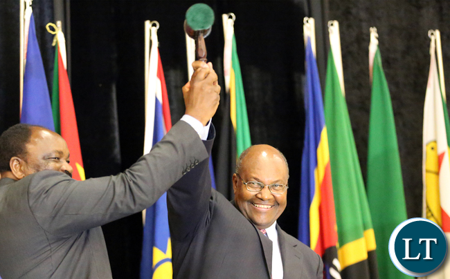 Zimbabwean Minister Of Foreign affairs Dr Simbarashe Mumbengegwi hands over to Mr Kenneth Mutambo Botswana Minister of finance and Planning SADC Councilof Ministers at Gaborone internatioanl Confrence Centre in Botswana on Friday 14th August 2015. Picture By EDDIE MWANALEZA /STATEHOUSE.