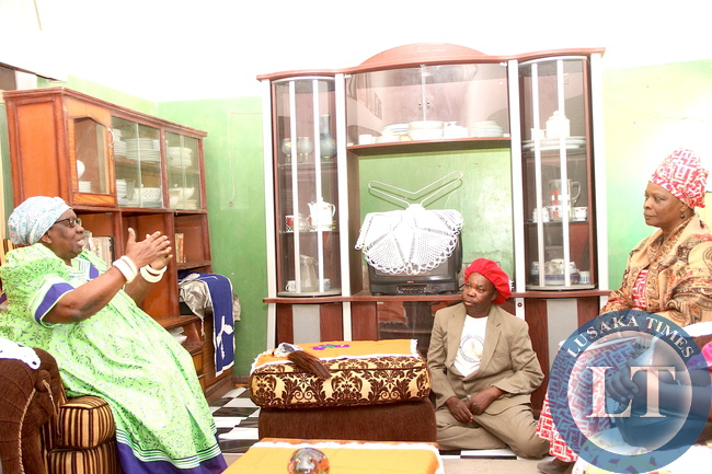 First Lady Esther Lungu confers with Chieftainess Mbwanjikana when she paid a courtesy call on her at Libonda Palace in Kalabo on Wednesday, August 19,2015 -Picture by THOMAS NSAMA