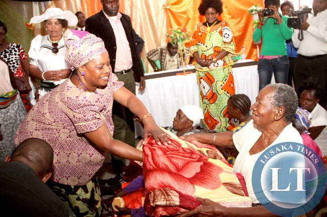 First Lady Esther Lungu donates blankets to old women at Mukola Community School in Limulunga District on Wednesday,August 12,2015 . The First Lady is in Western Province on the outreach programme for people with special needs -Picture by THOMAS NSAMA/ STATE HOUSE