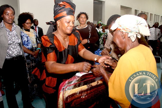 First Lady Esther Lungu donates blankets to the aged at Lukulu General Hospital in Western Province on Friday, August 14,2015 -Picture by THOMAS NSAMA/STATE HOUSE