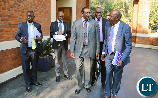 Finance Minister Alexander Chikwanda (R) leaves State House with Bank of Zambia Governor Danny Kalyalya (L), Deputy BOZ Governor Dr. Bwalya Ngandu (behind) and Deputy Finance Minister Christopher Mvunga as Special Assistant to the President (Press and Public Relations) sees them off.