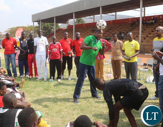FAZ President Kalusha Bwalya showing off his juggling skills during Airtel Talent Search at Eastern Province Chipata David Kaunda Stadium on Saturday, September 26th.