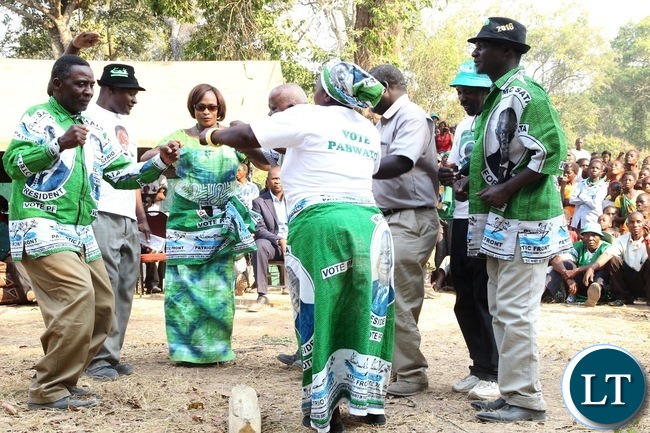Patriotic Front Deputy National Secretary,Mumbi Phiri with Members of the party doing what they know best during the rally in Luwingu