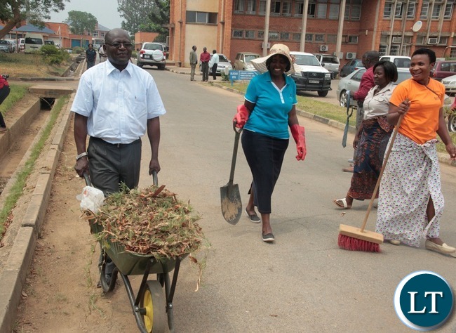 Ministry of Information and Broadcasting Service Permanent Secretary Godfrey Malama take the west on a wheelbarrow during the relaunch of KEEP ZAMBIA CLEAN at Mass media