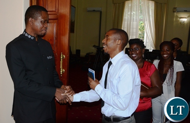 President Edgar Lungu chats with Zambia News and Information Services journalist Henry Himoonde whilst journalists looks on at State House during the meeting with Mandela Washington Fellowship of young African Leaders