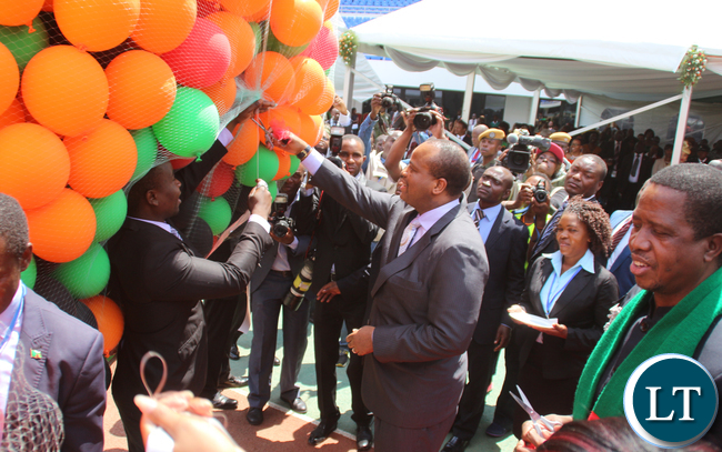 Edgar Lungu and King Mswati releasing balloons.