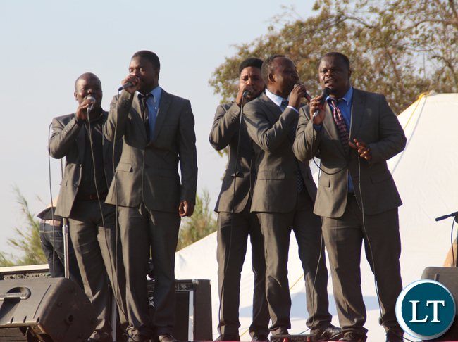 Zambia Voices Collection singing "Tiyende Pamodzi"!