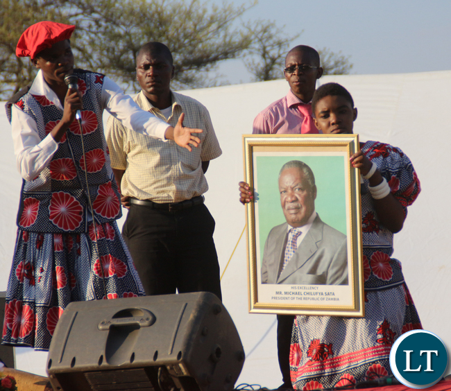 Limulunga Secondary school pupils paying a tribute to the late President Michael Sata and thereafter being thanked by King Mswati and President Lungu for their performance.