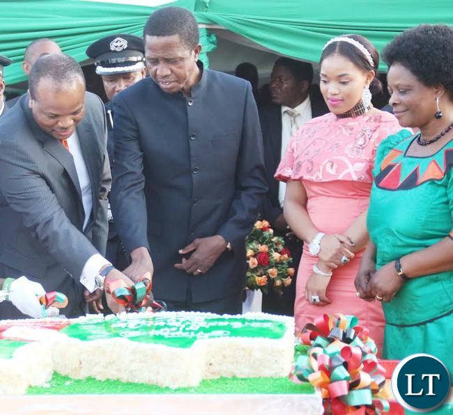 President Edgar Lungu and King Mswati cutting a cake while King Mswati wife Inkhosikati Lafogiryane and Mrs Esther Lungu looks on during the zambia 51st independence anniversary at State House in Lusaka