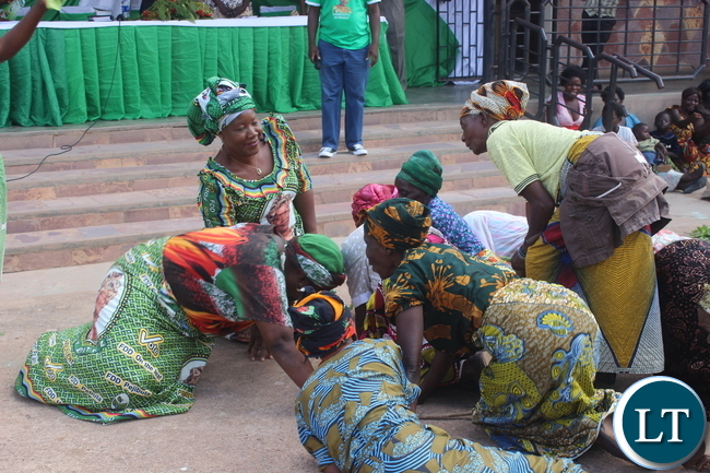 Ms. Nawakwi with a group of FDD women