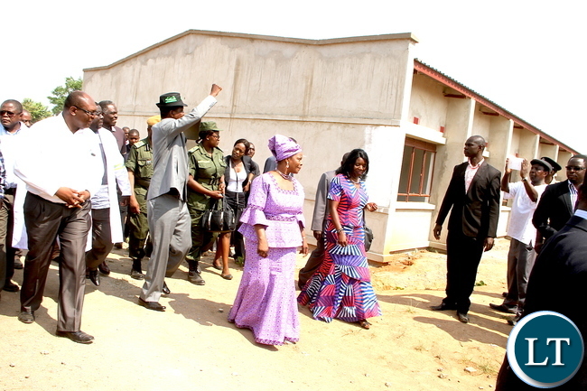 President Lungu addresses Chililabombwe residents who had camped to catch a glimpse of him during a tour of Chililabombwe District Hospital which is being constructed by PF Government on Copperbelt on Friday, October 30,2015 -Picture by THOMAS NSAMA