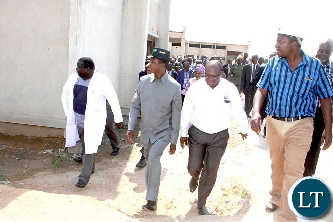 President Lungu addresses Chililabombwe residents who had camped to catch a glimpse of him during a tour of Chililabombwe District Hospital which is being constructed by PF Government on Copperbelt on Friday, October 30,2015 -Picture by THOMAS NSAMA
