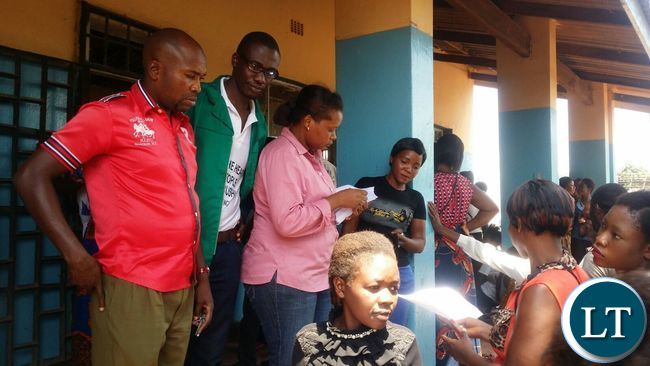 Youths in Kabushi queuing up in numbers to register as voters
