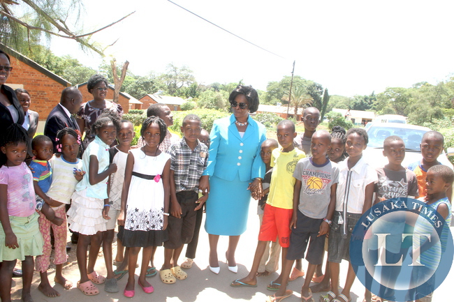 First Lady Esther Lungu took time off her busy schedules and visited families of State House staff. Here, First Lady Esther Pose for a photograph with children when she visited State House police Camp. The First Lady wanted to see how members of staff and their families are living in a Police Camp on Thursday, December 10,2015 -Picture by THOMAS NSAMA
