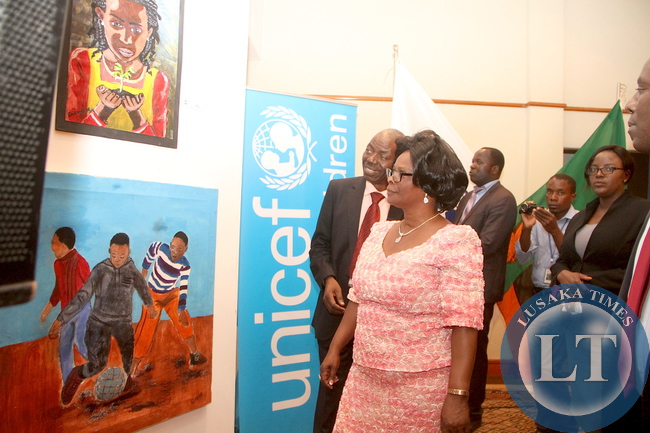 First Lady Esther Lungu admires the paintings during the 69th Anniversary celebrations of UNICEF at Pamodzi Hotel in Lusaka on Thursday evening, December 10,2015 -Picture by THOMAS NSAMA
