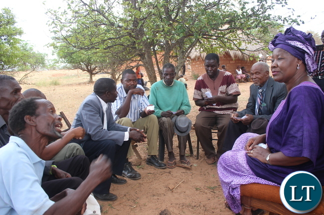 FDD President Edith Nawakwi meeting headmen from Chikankata.