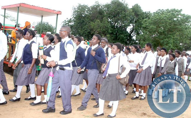 Pupils during the World AIDS day Commemoration march past in Livingstone on Monday, December 1,2015 -Picture by THOMAS NSAMA