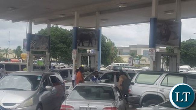 Motorists line up for fuel in Lusaka