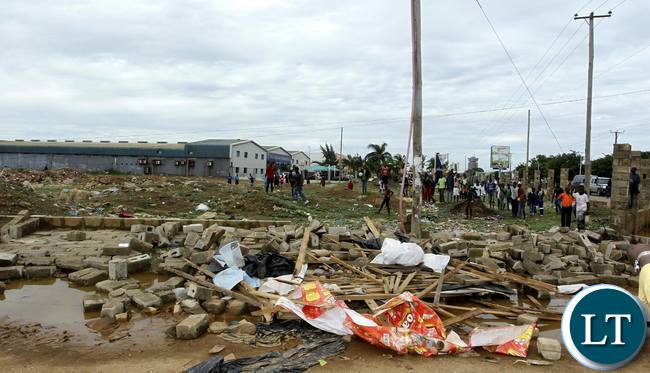 On lookers checks the damage caused by Hail Storm along Kafue Road in Lusaka on Saturday,January 9,2015. PICTURE BY SALIM HENRY/STATE HOUSE ©2016