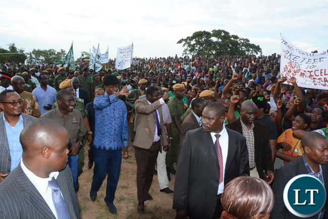 President Lungu shows party symbol on his arrival at Itezhi Itezhi grounds