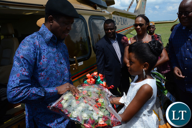President Lungu speaks to chief Hamusonda and chief Sinazongwe in Bweengwa