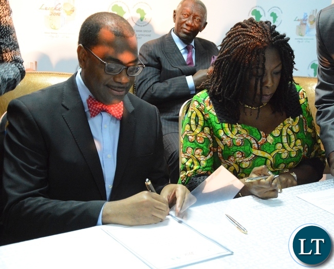 African Development Bank President Akinwumi Adesine and Managing Director Dangote Foundation Zouera Youssoufou signing the connection with the Technical Partnership on Nutrition at the Achieving Nutritional Security conference