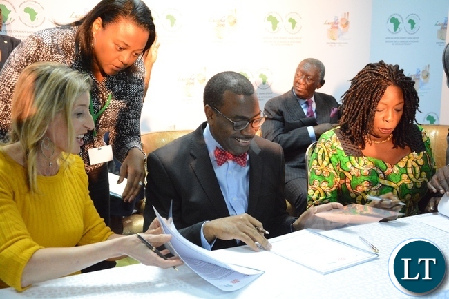 African Development Bank President Akinwumi Adesine (c) Managing Director Dangote Foundation Zouera Youssoufou (r) and Jamie Cooper Chair and President of Big Win Philanthropy signing the connection with the Technical Partnership on Nutrition at the Achieving Nutritional Security conference