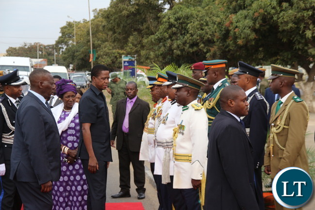 President Lungu talking to Service Chiefs
