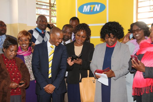 MTN-Zambia-CEO-Charles-Molapisi-shares-a-light-moment-with-Lusaka-Secondary-School-Heads