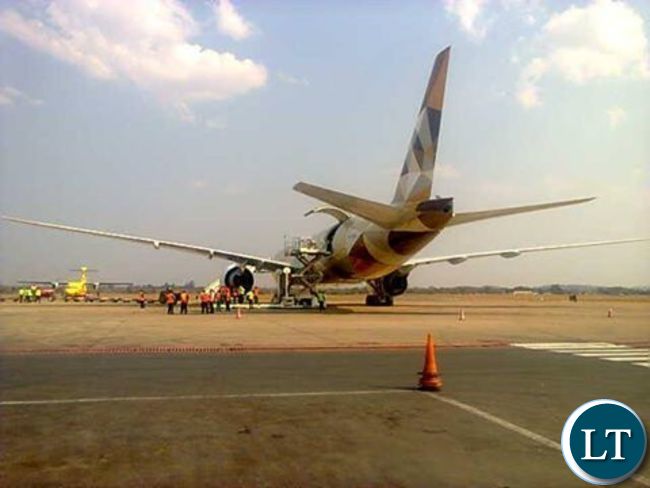 The cargo plane arrives at KKIA